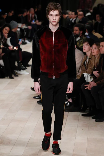 Look 11